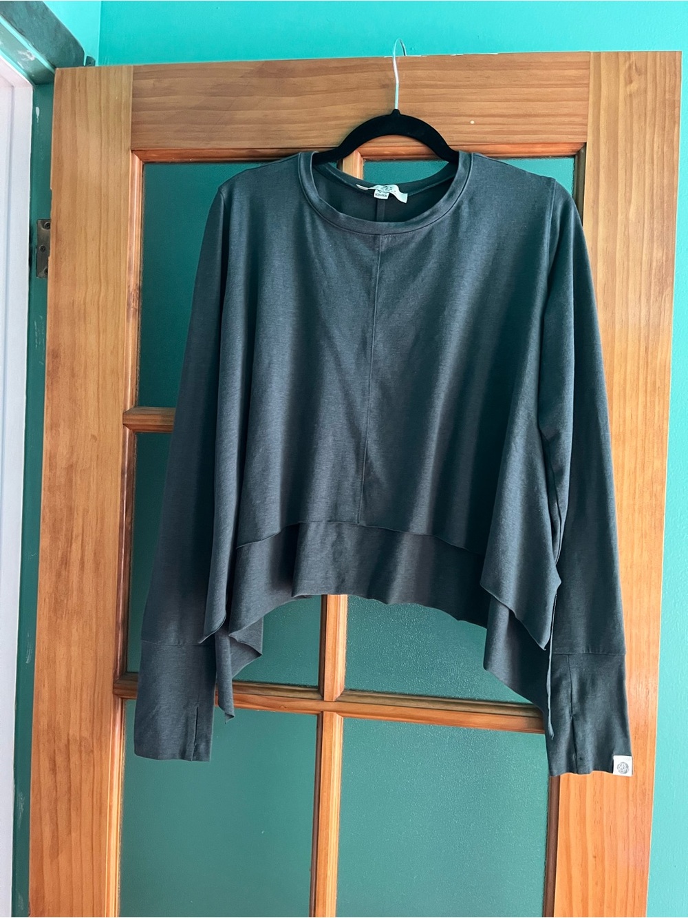 Women's Green Cropped Long-Sleeve Sports Top